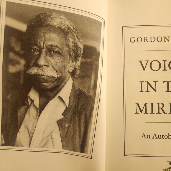 Gordon Parks "Voices In The Mirror" - An Autobiography Hard Cover Copyright 1990 - Picture 3 of 15